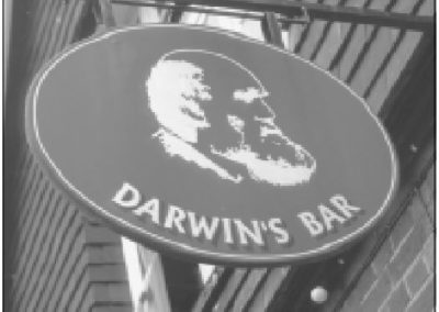 Darwin satte Skaperen ved livets opprinnelse